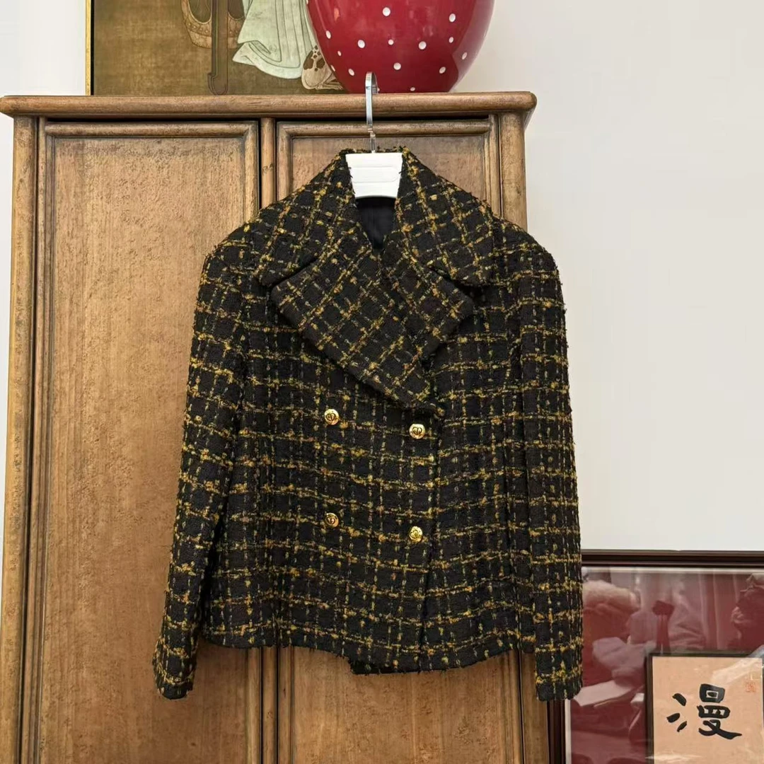 漫颜刘2024秋冬新品60羊毛混纺黄黑格子小香外套大翻领双排扣上衣