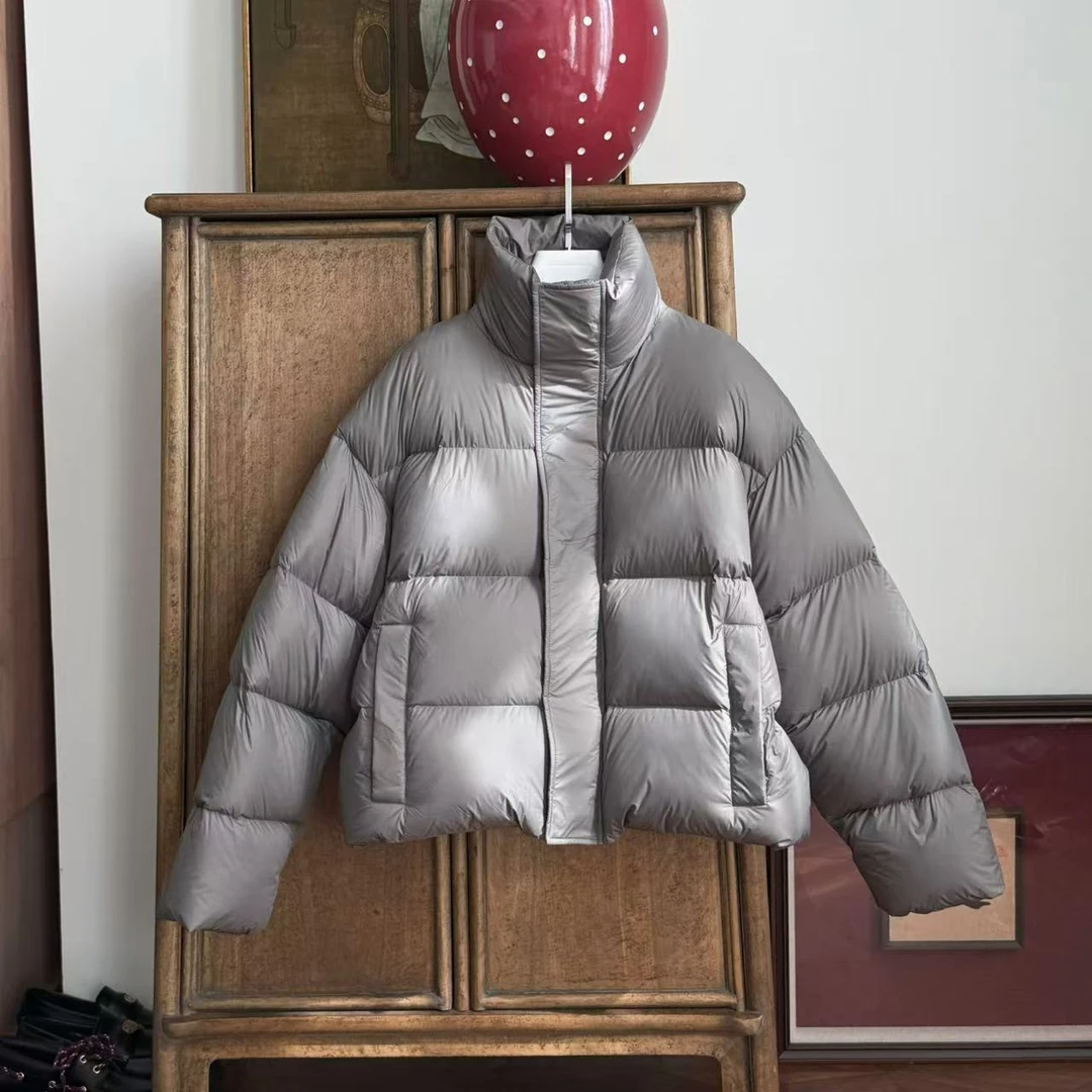 漫颜刘2024秋冬新品锦纶白鹅绒暖灰色羽绒服立领长袖休闲四格外套
