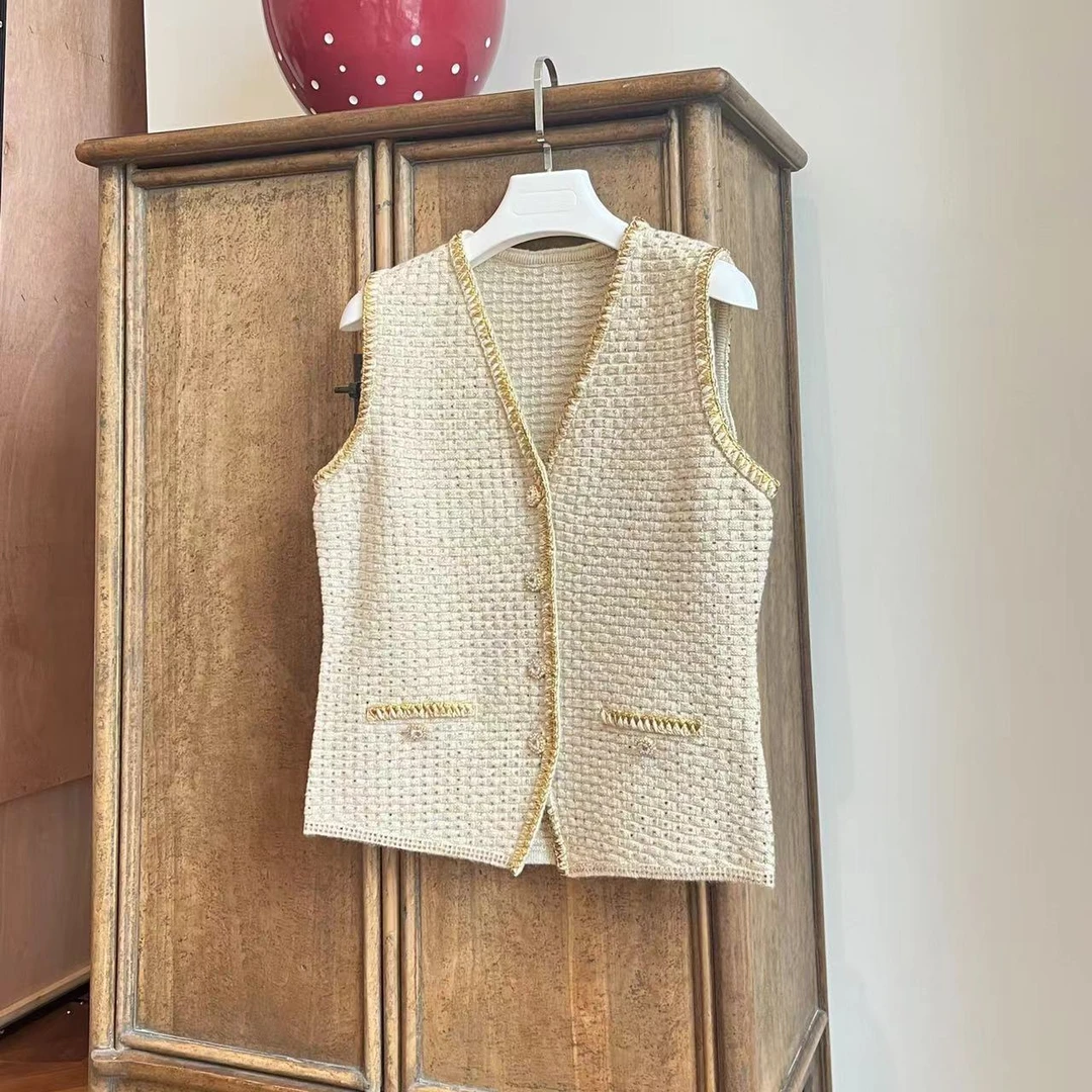 漫颜刘2024年秋季新款绵羊毛金色马甲V领小香格纹贴钻休闲上衣