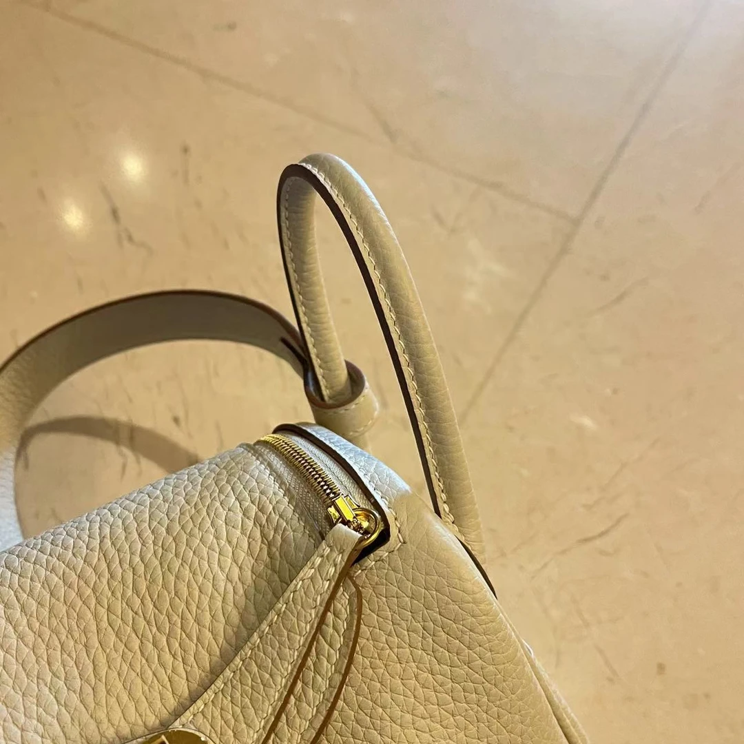 漫颜刘2024夏季新品牛皮奶昔白单肩包时尚休闲纯色女包