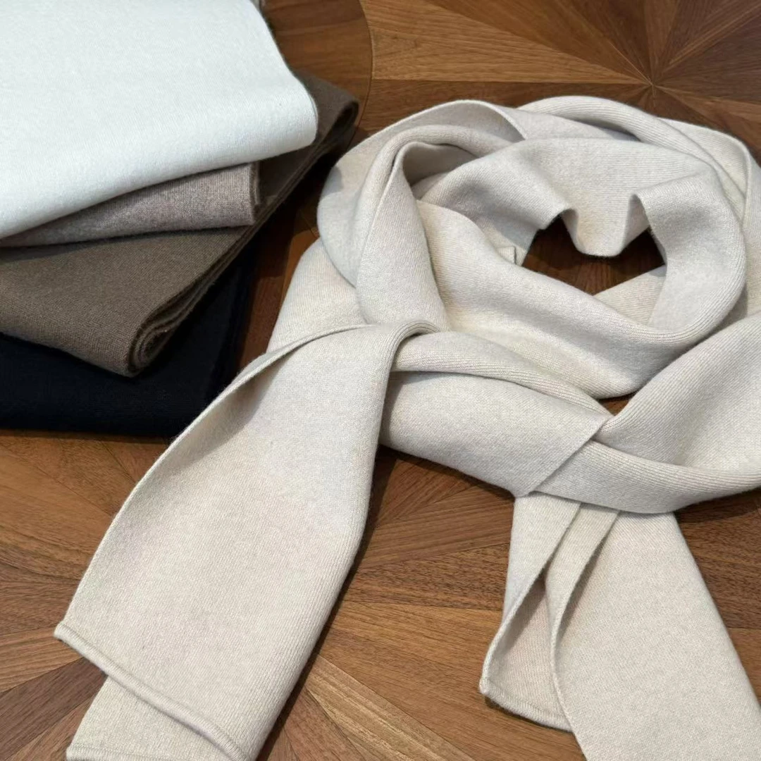 漫颜刘2024年秋冬新款羊绒纯色围巾休闲百搭包边经典围巾