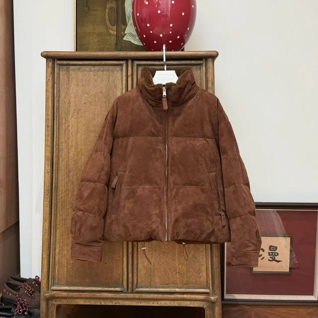 漫颜刘2024秋冬新品羊皮鹅绒棕色羽绒服立领长袖休闲宽松拉链上衣