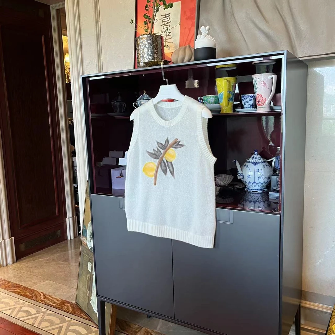 漫颜刘2024秋季新品丝绒白色黄桃针织衫圆领无袖休闲套头宽松背心