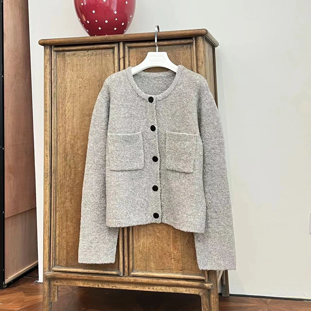 漫颜刘2024秋季新品绵羊毛混纺灰色针织开衫圆领长袖休闲纯色上衣