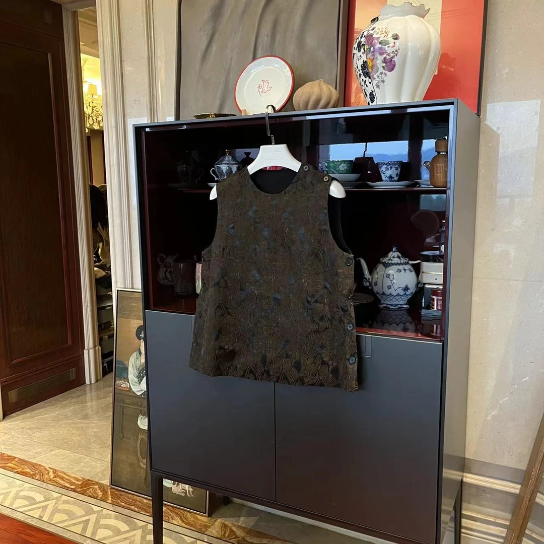 漫颜刘2024春款真丝混纺咖色印花马甲复古提花中式圆领无袖马夹