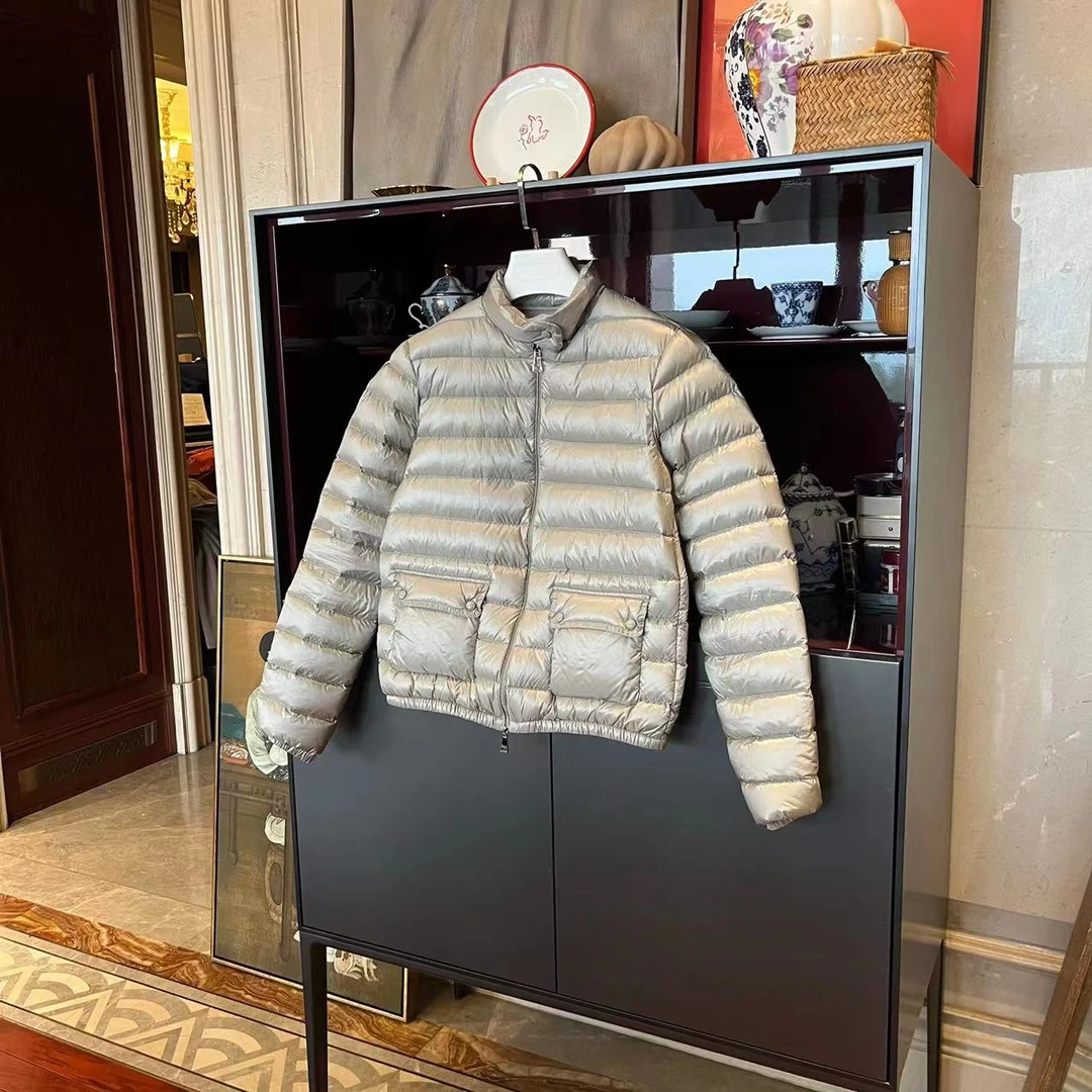 漫颜刘锦纶香槟色鹅绒羽绒服2023春季立领长袖纯色轻薄外套