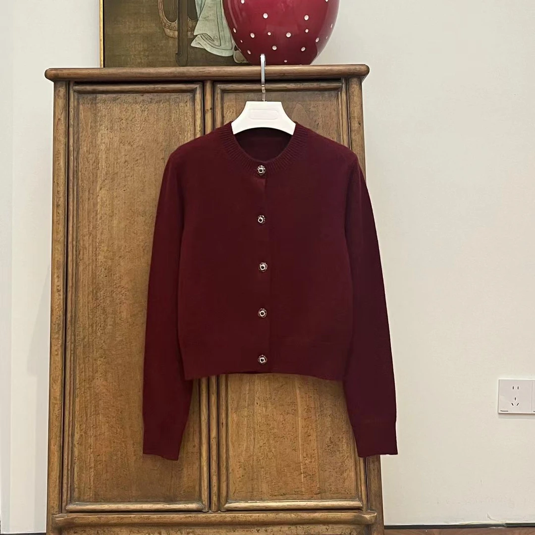 漫颜刘2024秋季新品羊绒酒红色针织开衫圆领长袖单排扣纯色上衣