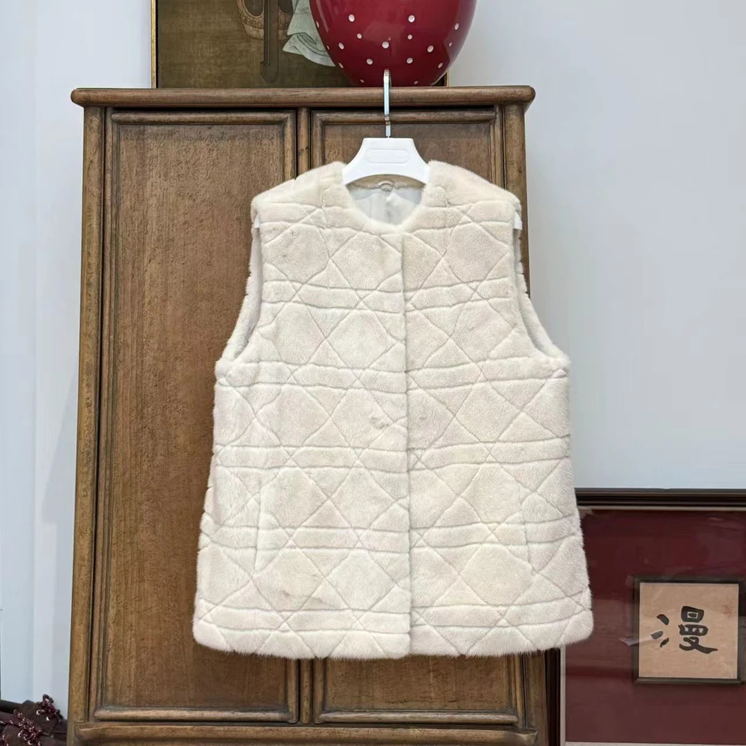 漫颜刘2024秋冬新品白色水貂马甲时尚休闲百搭无袖上衣