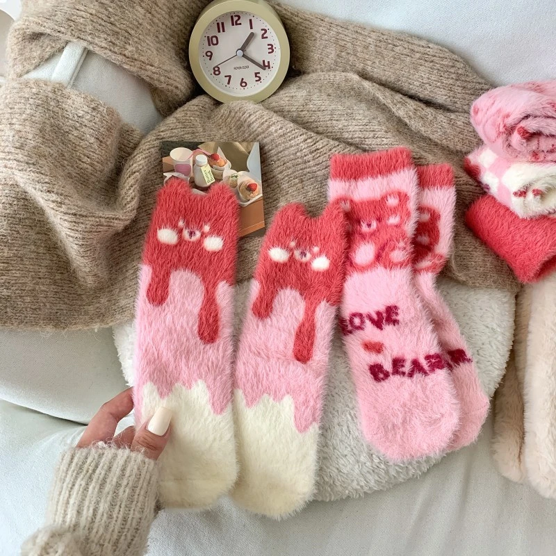 水貂绒袜子女中筒粉色熊秋冬加厚加绒居家睡眠地板袜毛茸茸月子袜