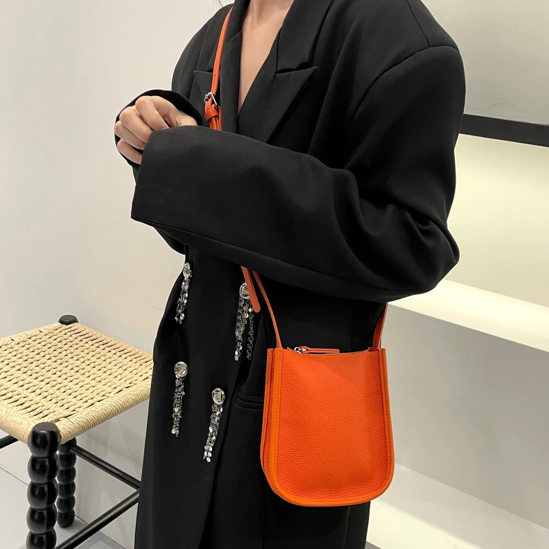 纯牛皮斜挎小包手机包女百搭2023秋冬新款真皮竖款单肩拉链零钱包