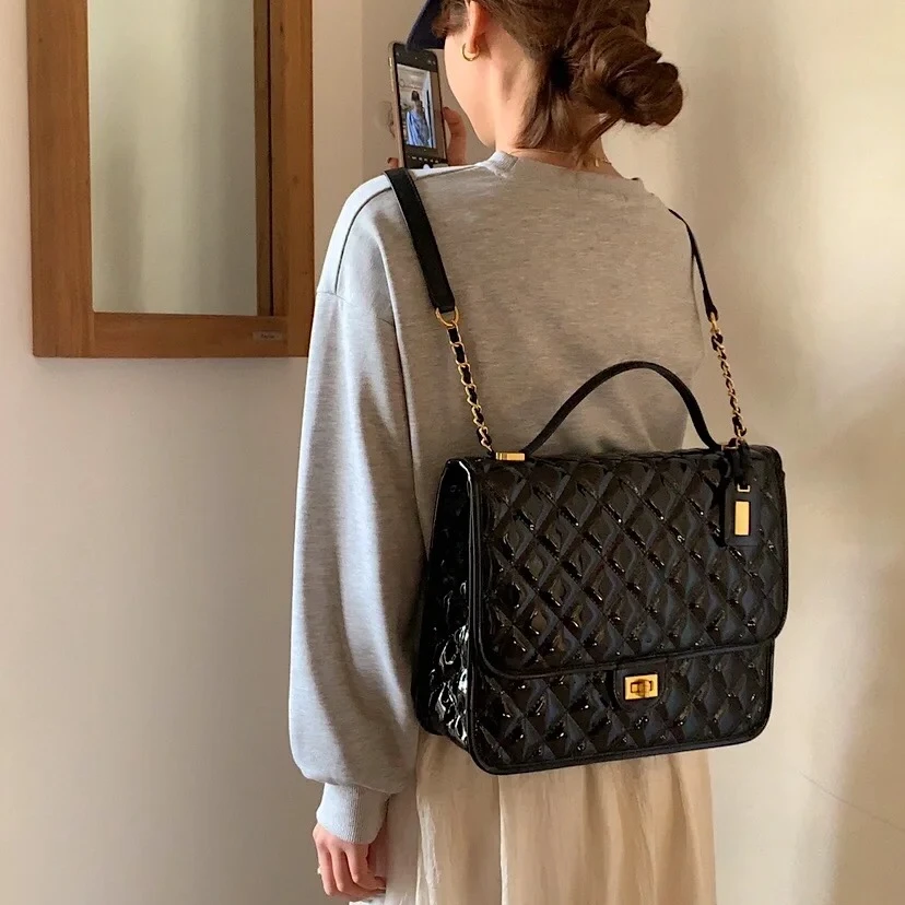 双肩包包女2025小众设计手提菱格背包大容量漆皮小香风女包百搭