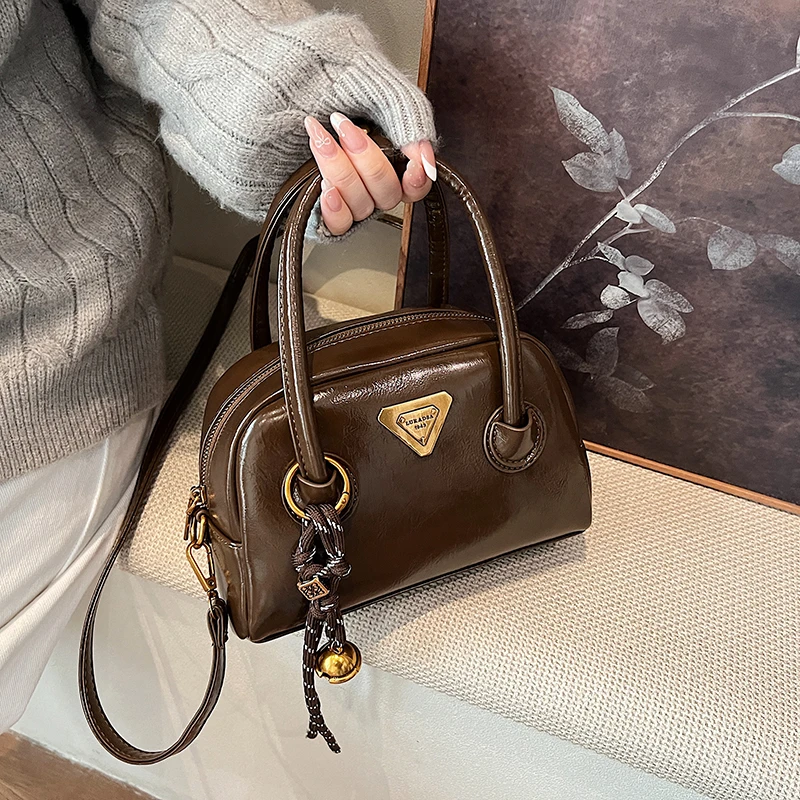 小众保龄球手提包包女2024新款秋冬百搭复古小方包百搭休闲斜挎包