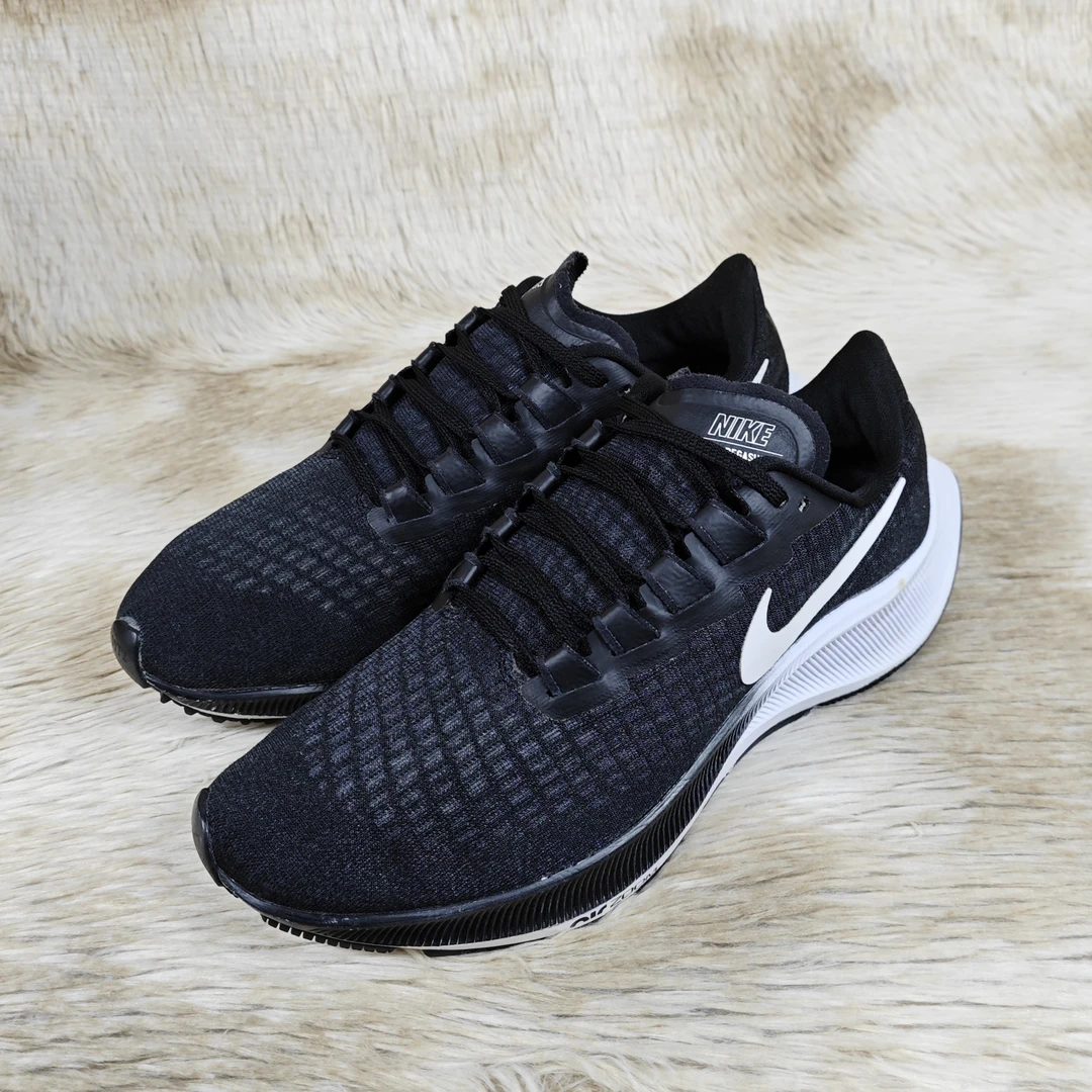 38.5码 正品 飞马37 黑白 9新 鞋垫后配 公价：719 #321B3