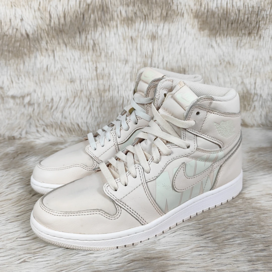 41码 正品 AJ1 樱粉中帮 9新漆面磨损见详情 公价：一四九九#241B1