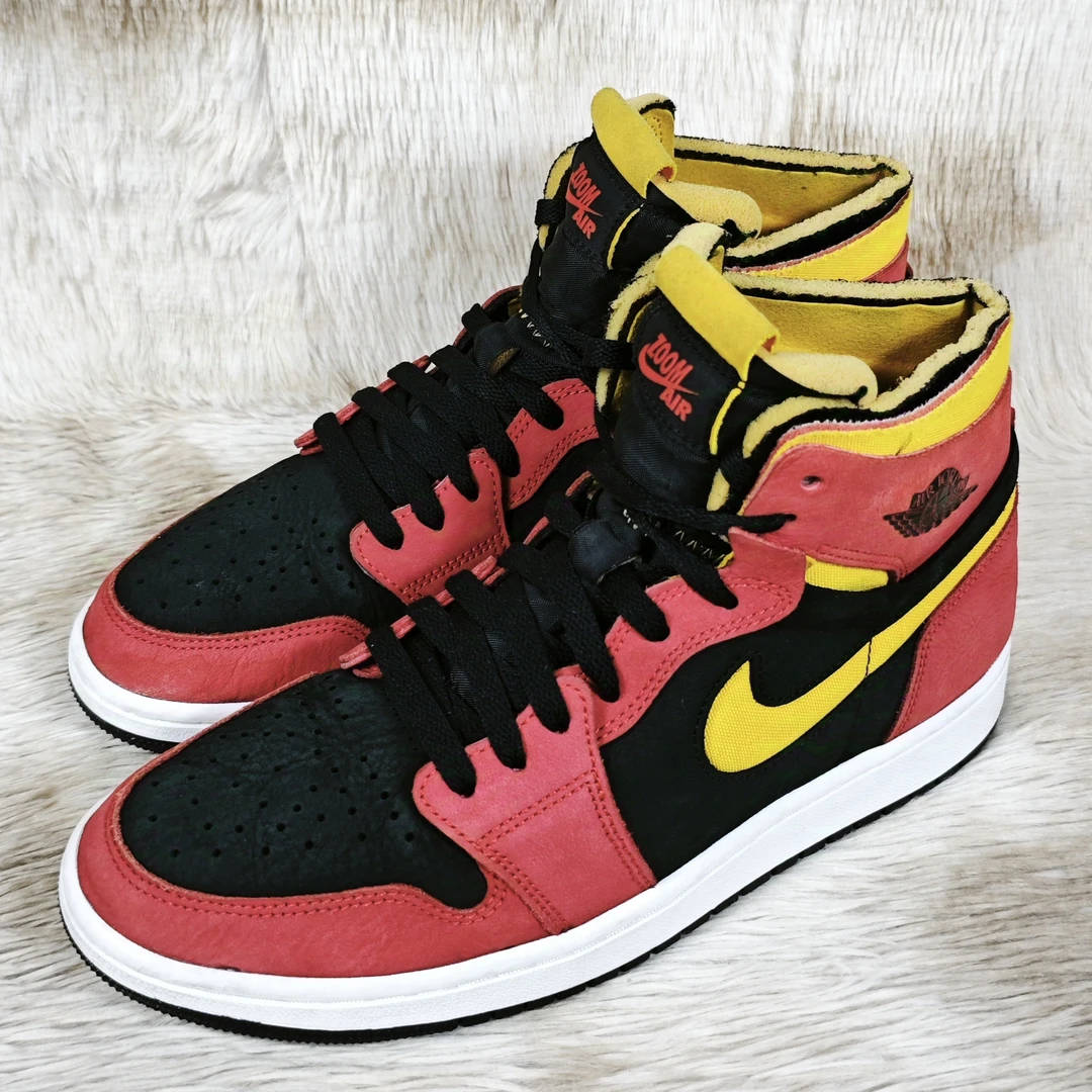 42.5码 正品 AJ1 红黑黄中帮 95新 无明显瑕疵 公价：799#632H2