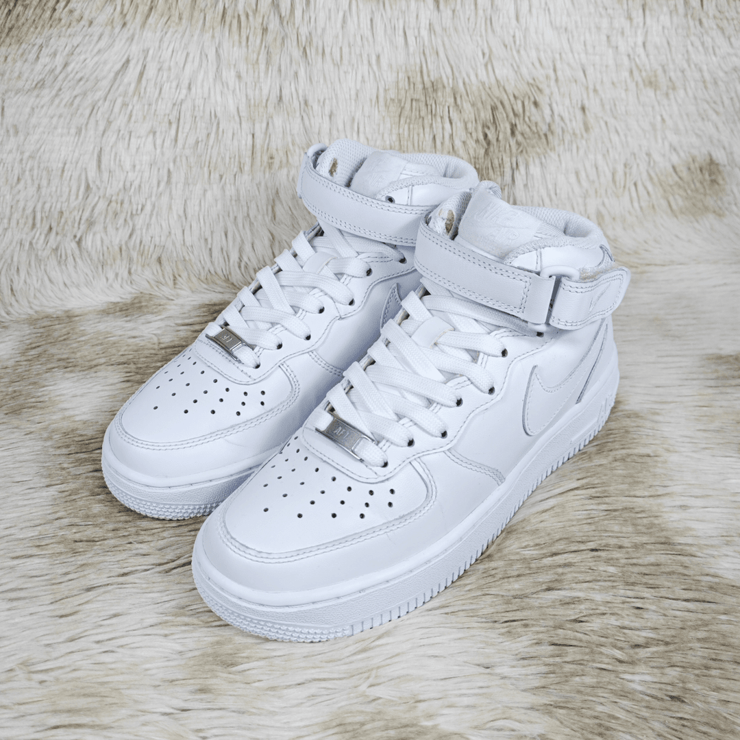 36.5码 正品 AF1 纯白中帮 95新 公价：699 #B2