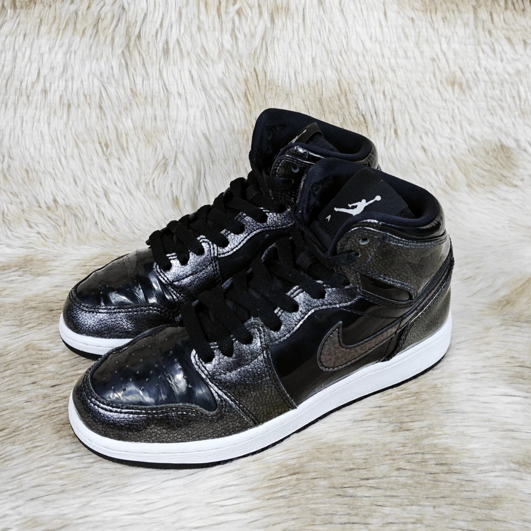 36码 正品 AJ1 黑漆皮 中帮 无开胶破损 公价：3999 #C2