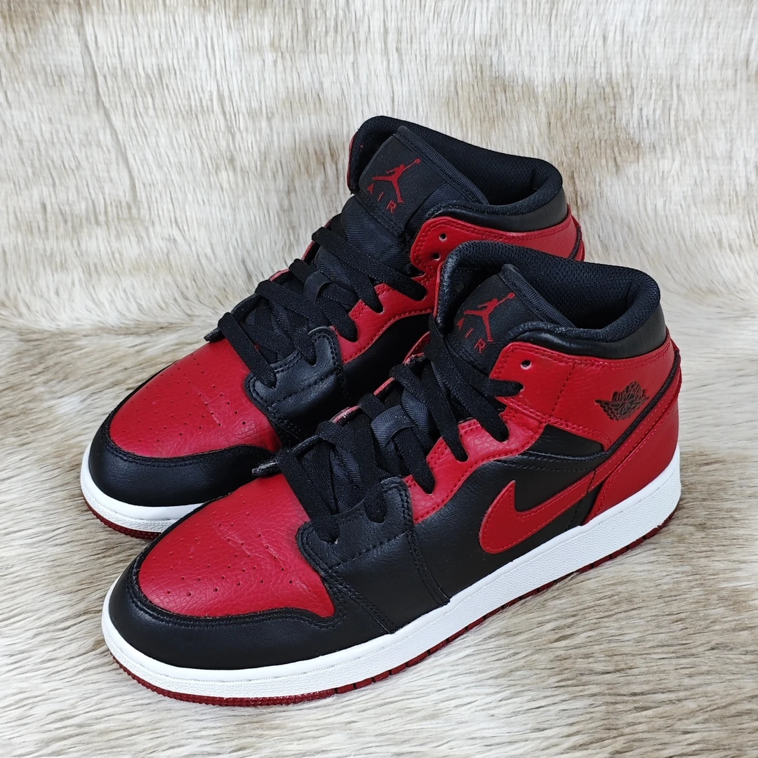 39码 正品 AJ1 黑红中帮 鞋垫非原装 95新 公价：1057#422E4