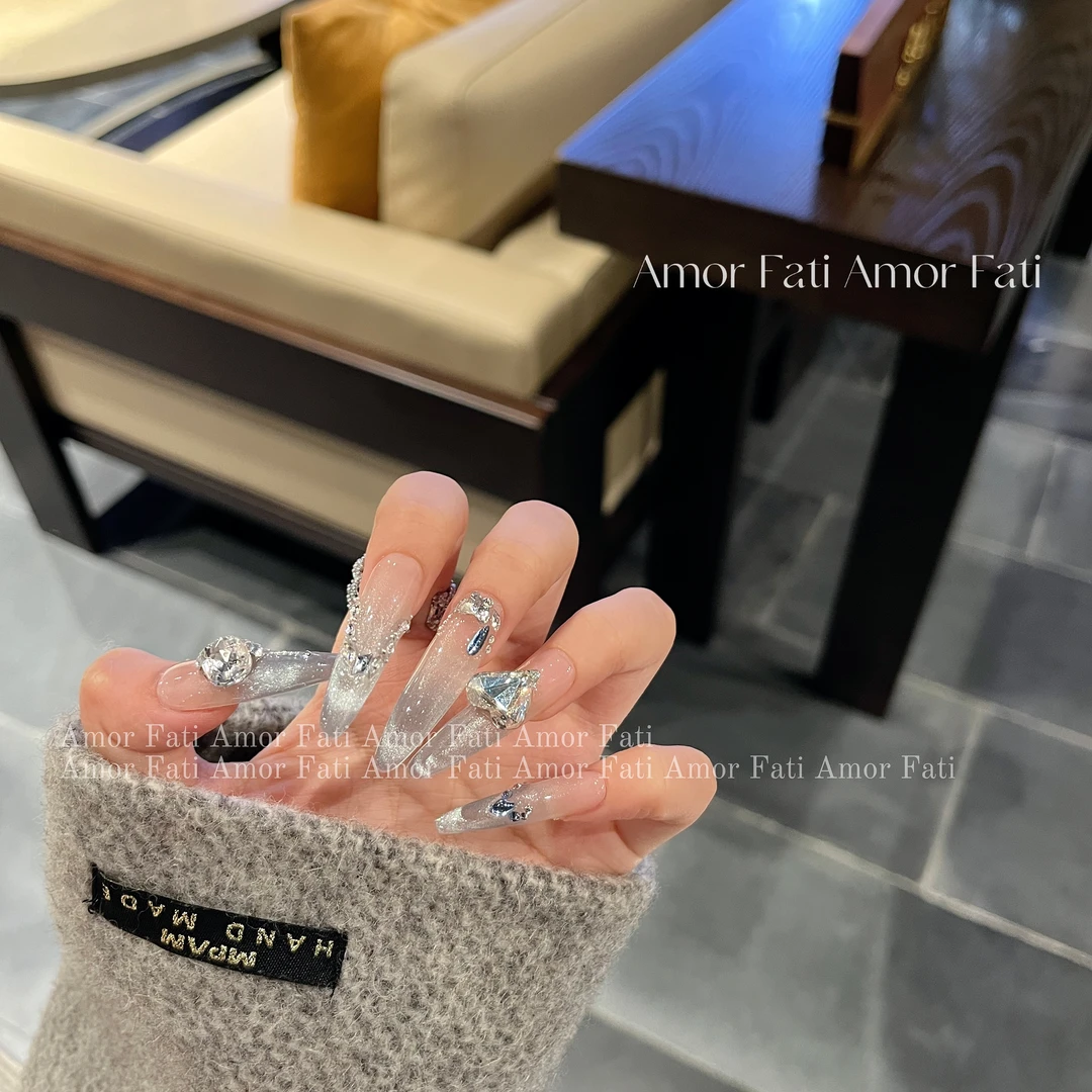 【雾里探花】 轻奢高级氛围璀璨歪心钻微笑法式猫眼雾里探花穿戴甲