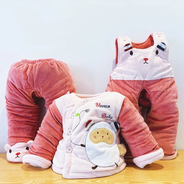 男女宝宝加厚棉衣套装婴儿外出服新生儿婴儿棉袄包脚背带裤三件套