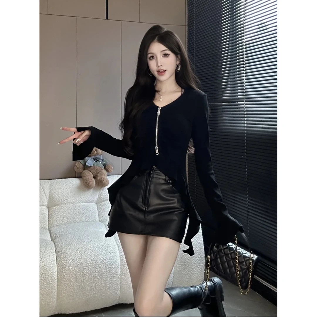 秋季套装女款爆款2025新款早秋不规则上衣黑色半身裙皮裙两件套