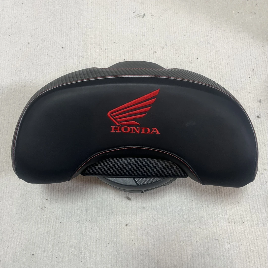 踏板摩托车固定式升降靠背自定义刺绣坐垫需要寄改具体联系客服