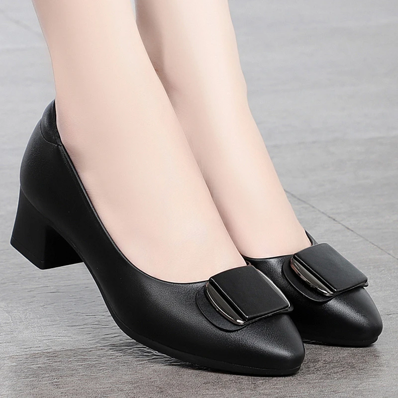 软底舒适中年妈妈单鞋粗跟中跟方扣女鞋工作鞋女黑色皮鞋春秋季