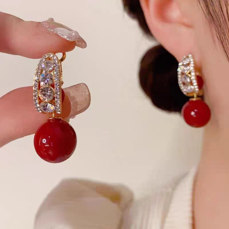 时尚轻奢设计感一款多戴红色珠珠秋冬氛围感气质百搭礼品套组