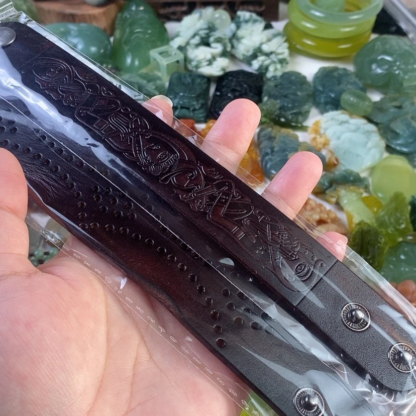 【闪购商品】岫玉皮绳未镶嵌小*猪