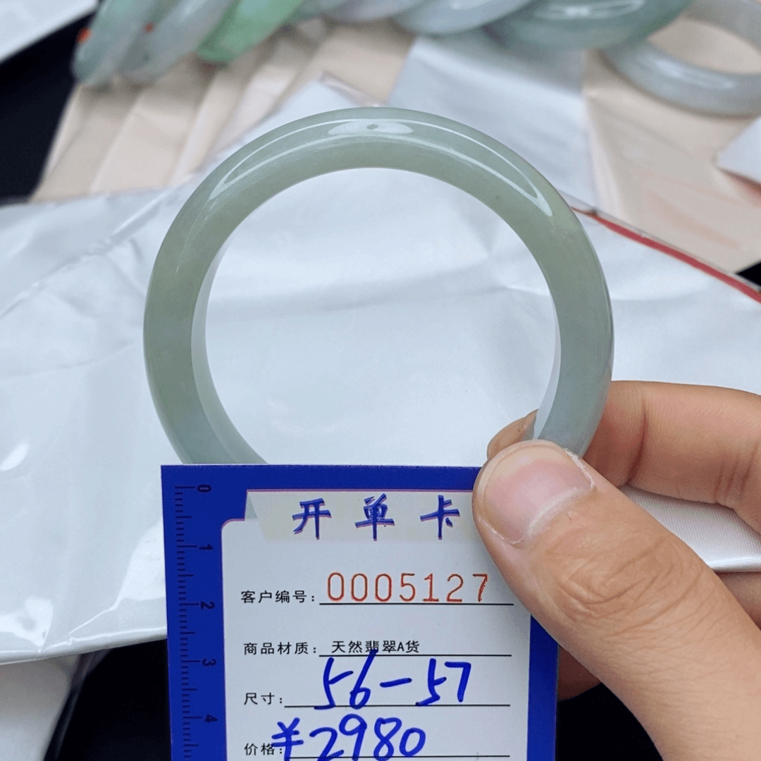 翡翠手镯未镶嵌翡翠