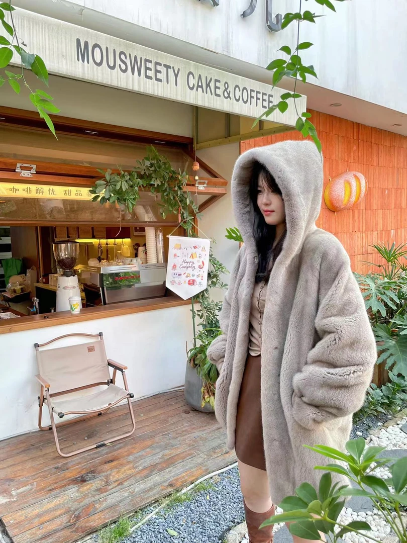 ZOE/5115 气质时尚女装带帽天鹅绒水貂中长款外套