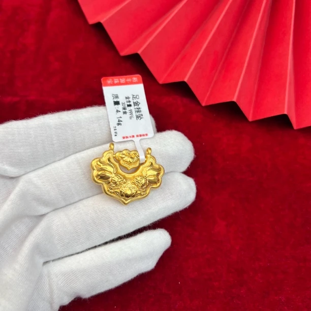 足金999黄金3D硬金工艺锦鲤锁包吊坠，4.14克