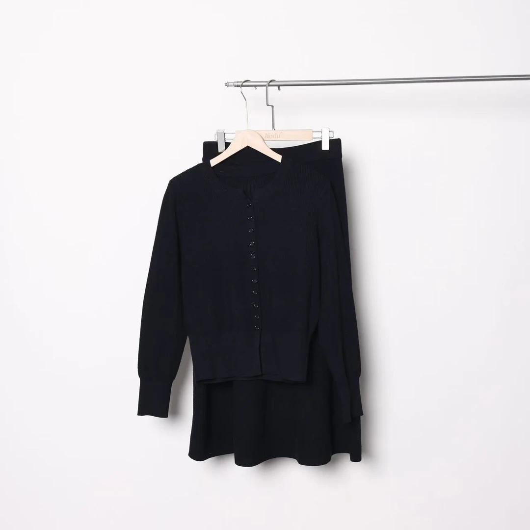 裂渡噜噜【冬日热恋】微胖大码女冬百搭针织上衣+半裙套装 ZY409Q14