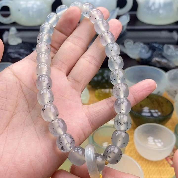 岫玉四大名玉手持未镶嵌