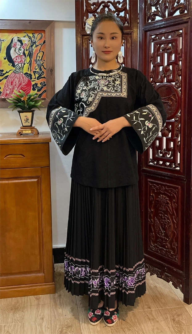 苗族名族刺绣苗服大气少奶奶款