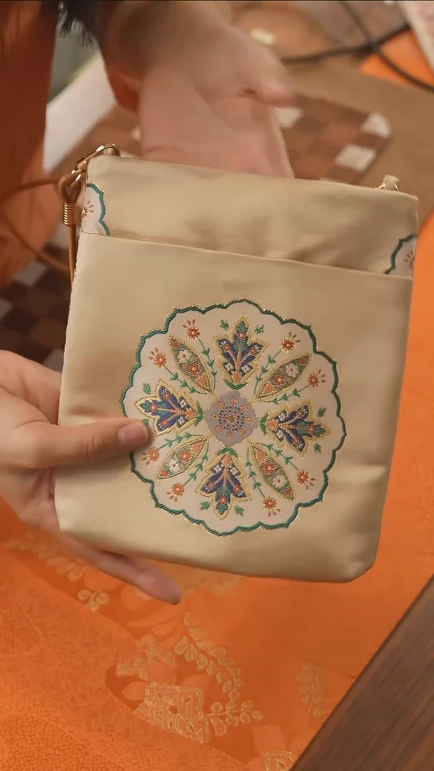 【闪购商品】花好月圆斜挎包 、、、、、