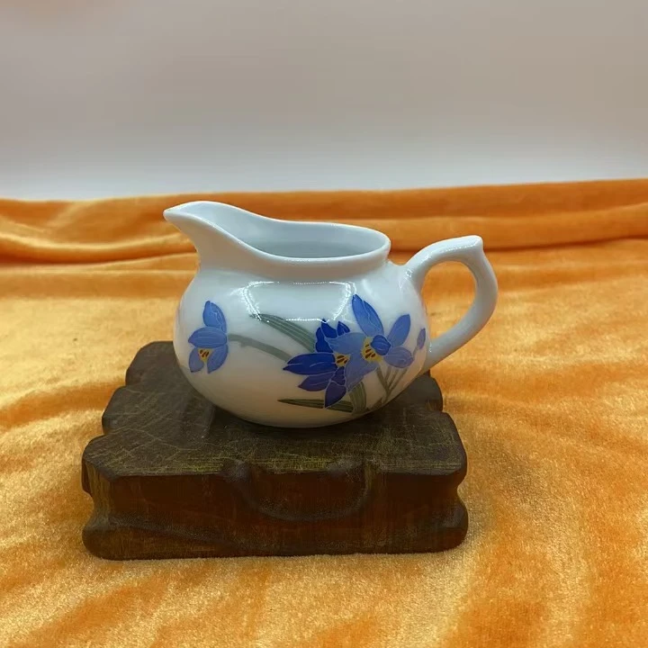 醴陵釉下五彩手绘兰花公道杯