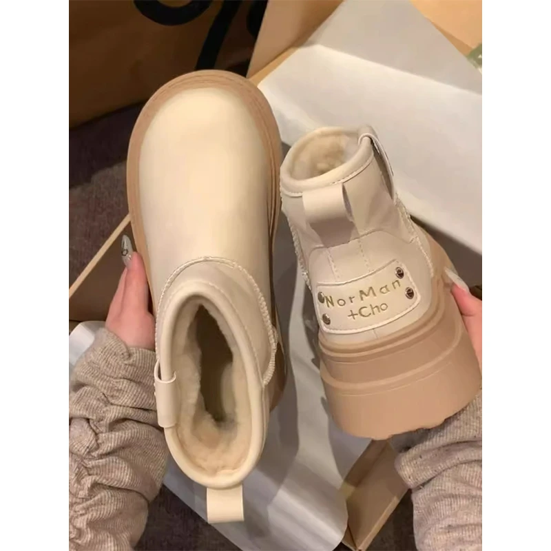 奶白色厚底防水皮毛一体雪地靴女秋冬季新款复古防滑加绒短靴棉鞋