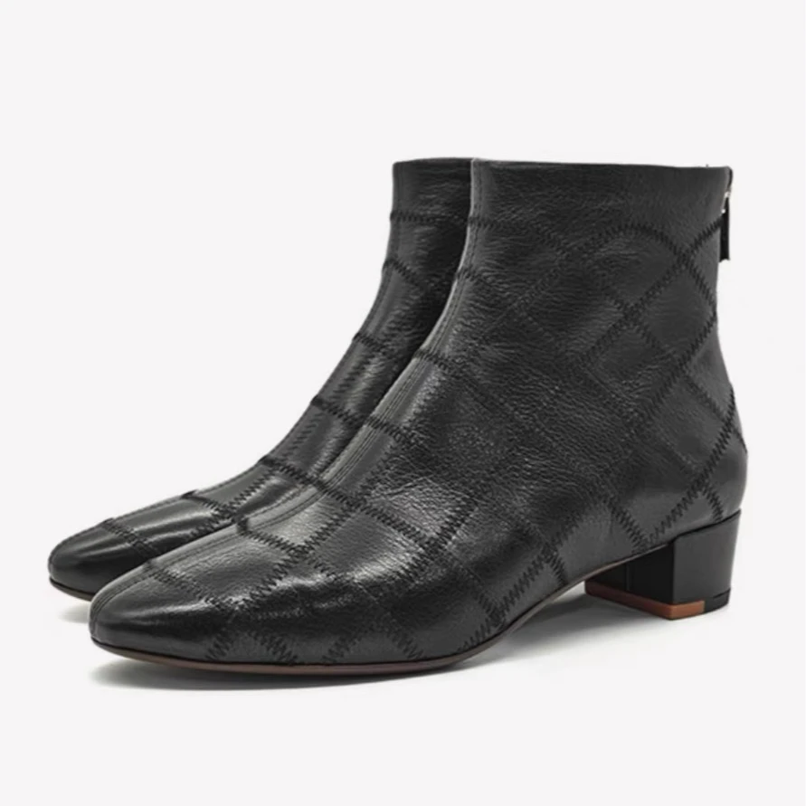 真皮短靴新款百搭巨软小羊皮菱格圆头后拉链通勤小黑色短靴高跟