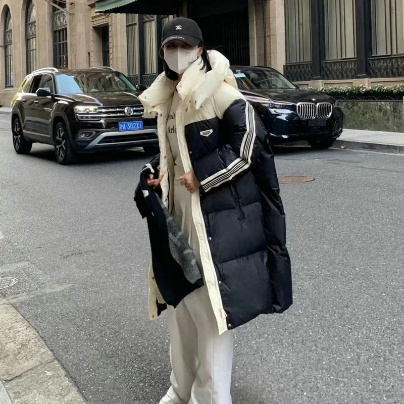 A撞色拼接过膝鹅绒服女2023冬超好看面包服外套