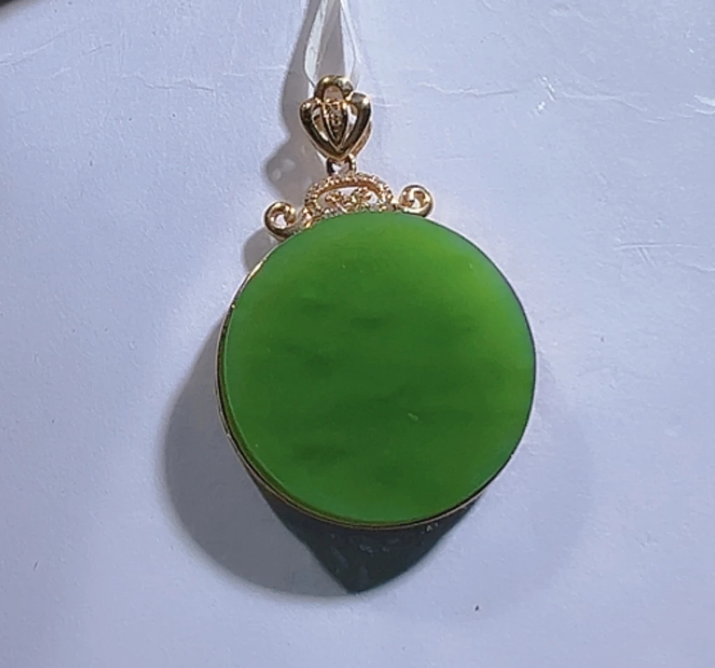 天然和田玉苹果绿镶嵌18K金气质精美帝王绿