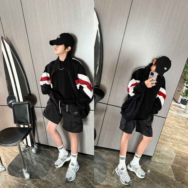 （JJ）黑色立领袖红白杠拉链时尚设计款针织外套    （秋意满满）