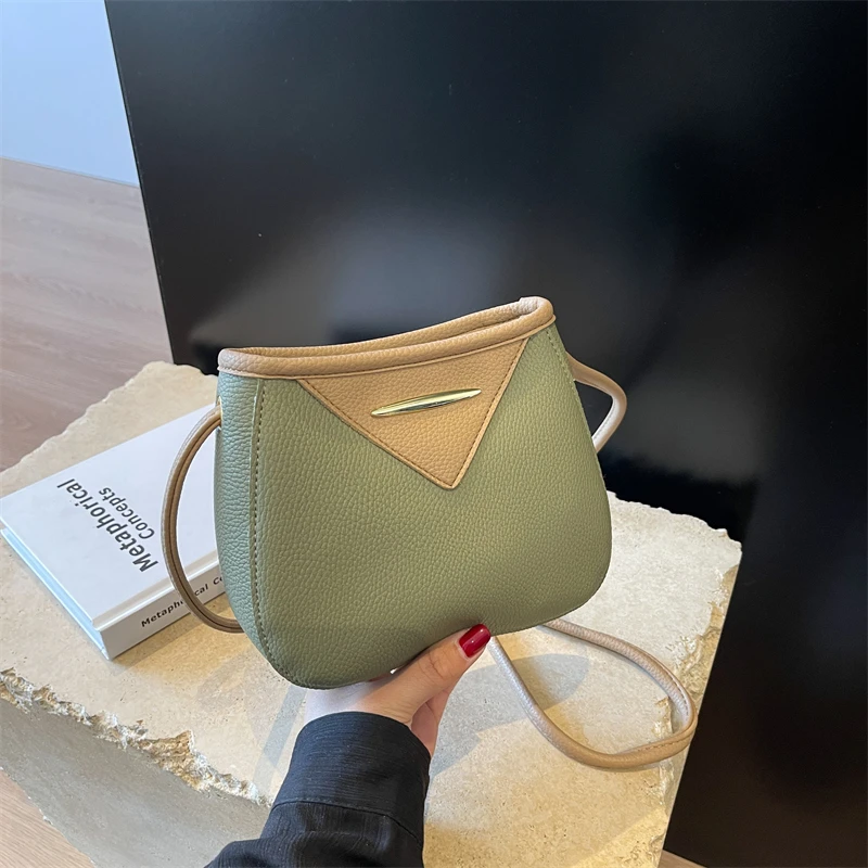 真皮质感新款韩系简约水桶包小众设计感斜挎女包百搭拼色单肩包