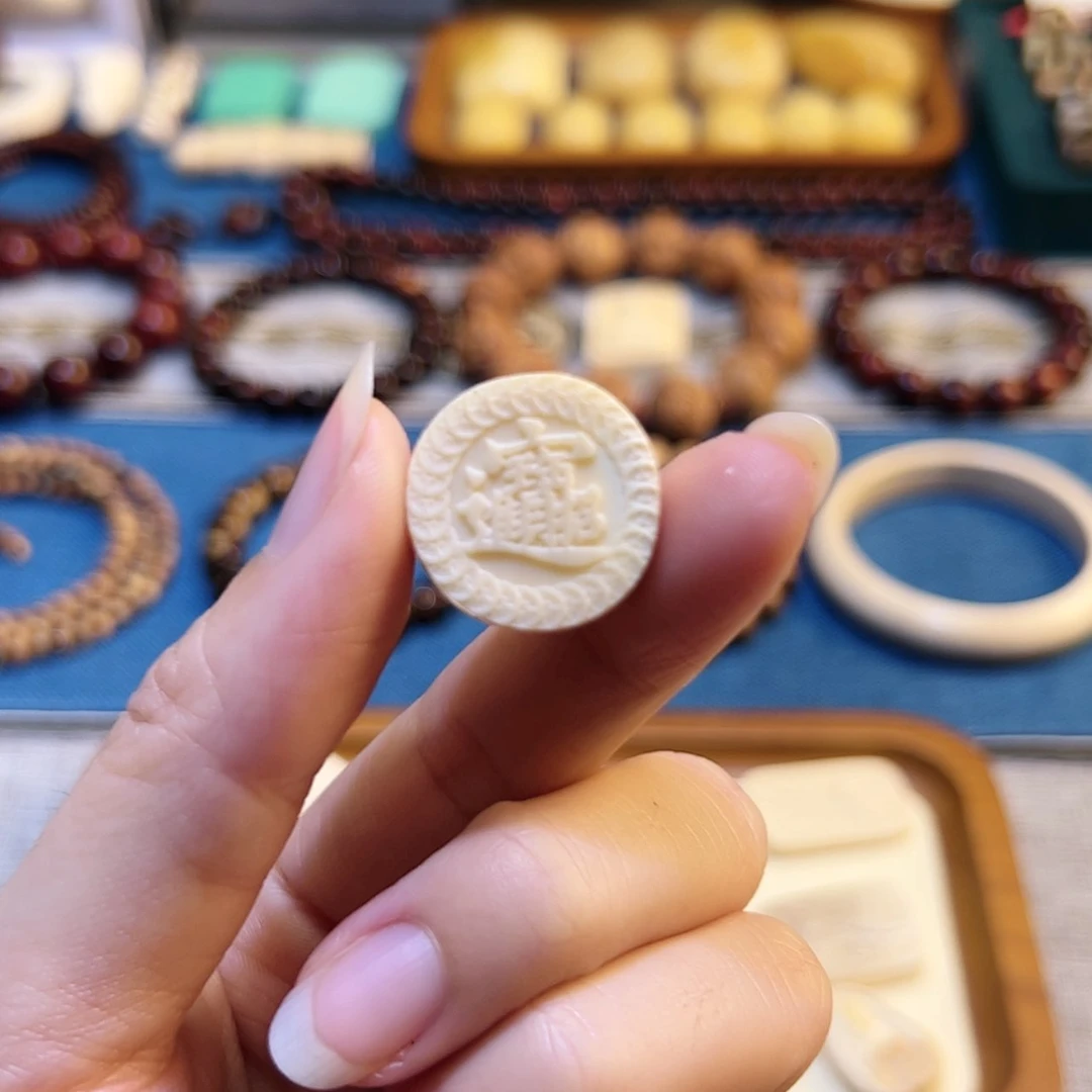 【闪购商品】库克吊坠小马財随机68