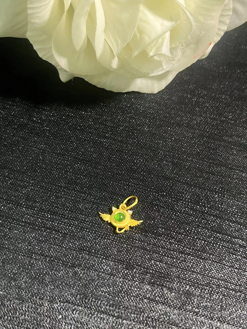 银镶阳绿翡翠蛋面小滴流小怪兽款