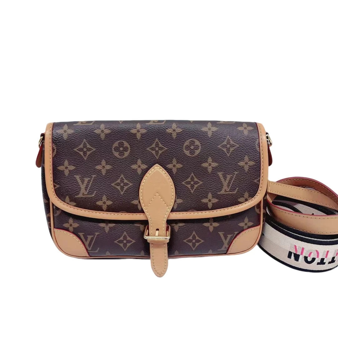95新 LouisVuitton/路易威登  安洁利田哥斜挎包/YX71211