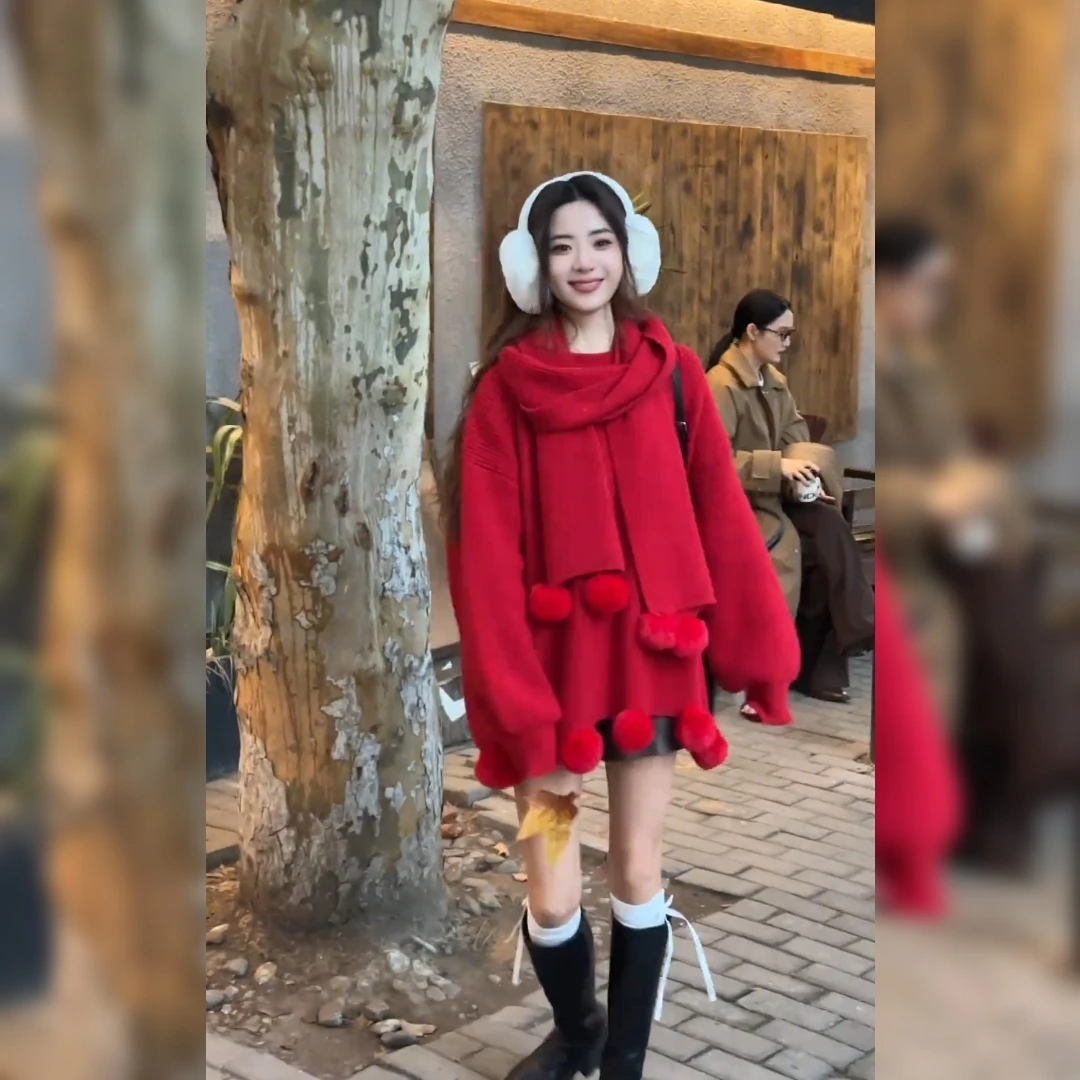 时尚红色毛衣中长款圆领毛球设计新年圣诞款显瘦慵懒风上衣配围巾
