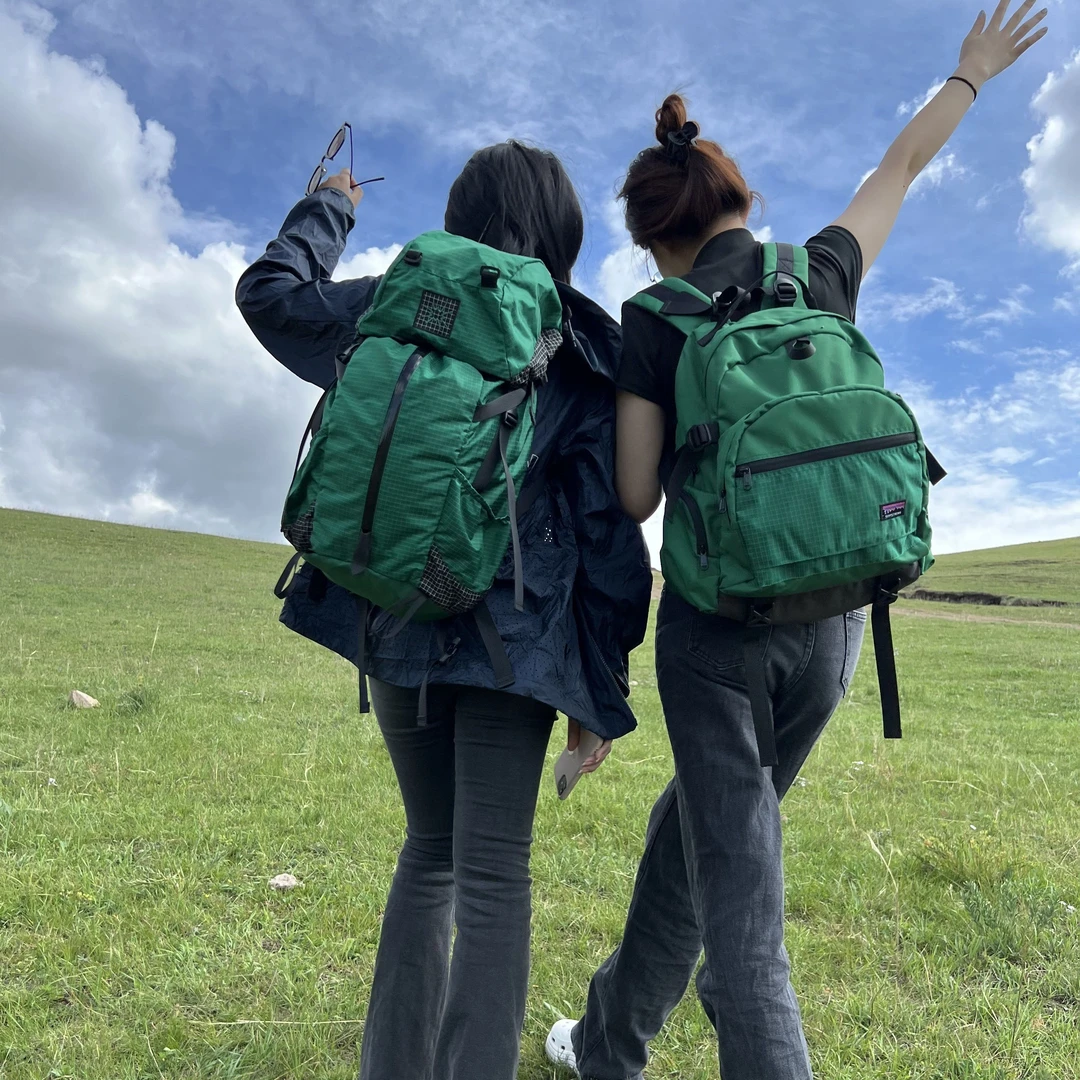 轻量化徒步双肩背大容量专业户外双肩包男女户外登山背包尼龙防水