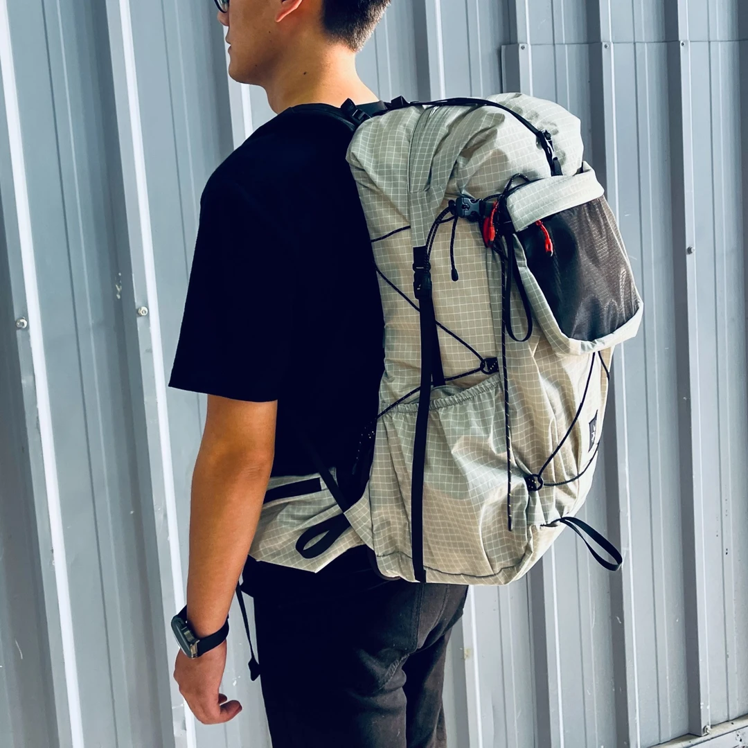 专业徒步双肩背包户外登山大力马纱线大容量高分子轻量化40尼龙
