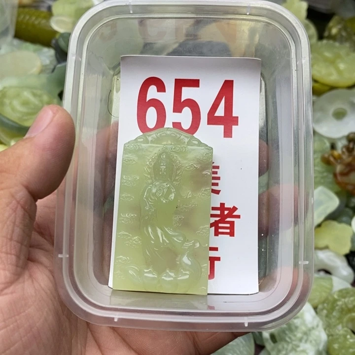 蛇纹石玉挂坠未镶嵌